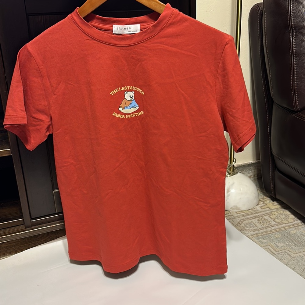 SIXTEEN WOMENS BEAUTIFUL 🤩 COLOR T-SHIRT SIZE M IN EXCELLENT CONDITION LIKE NEW